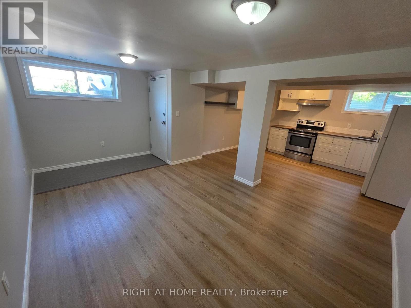 Single Family at Lower- 35 Oak Street, Barrie (Wellington), Ontario - Photo 6 - RE/MAX Garden City Realty