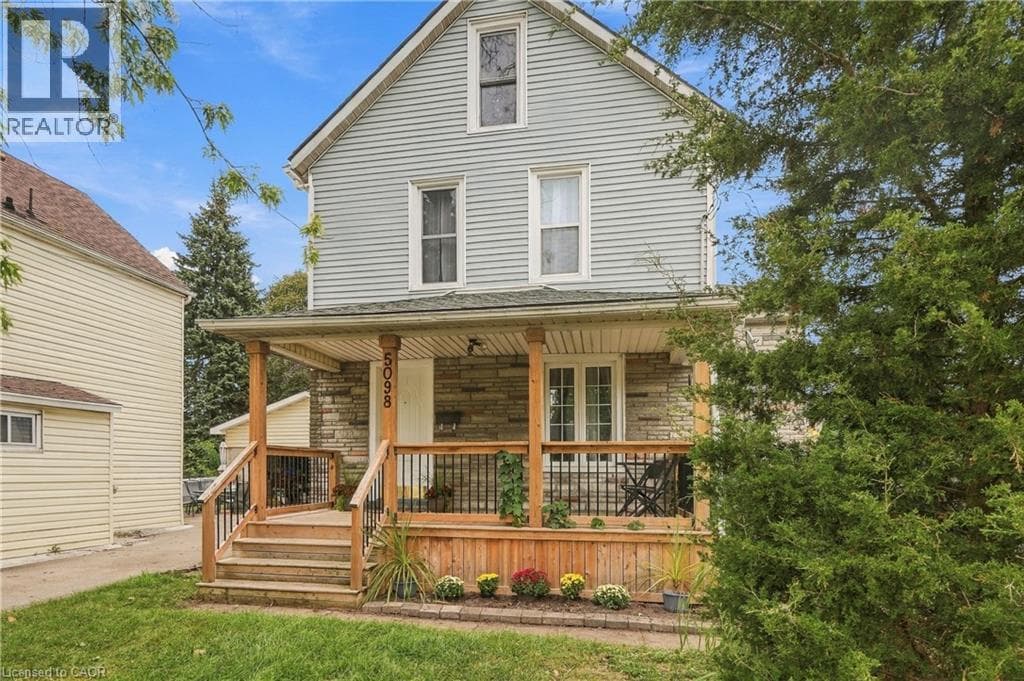 Single Family at 5098 ST LAWRENCE Avenue, Niagara Falls, Ontario - Photo 2 - RE/MAX Garden City Realty