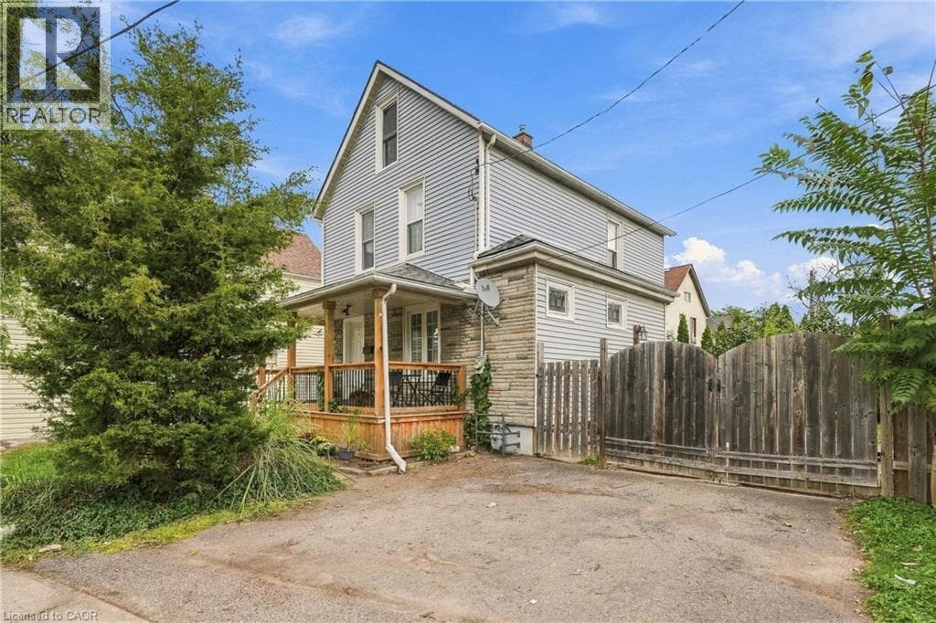 Single Family at 5098 ST LAWRENCE Avenue, Niagara Falls, Ontario - Photo 4 - RE/MAX Garden City Realty