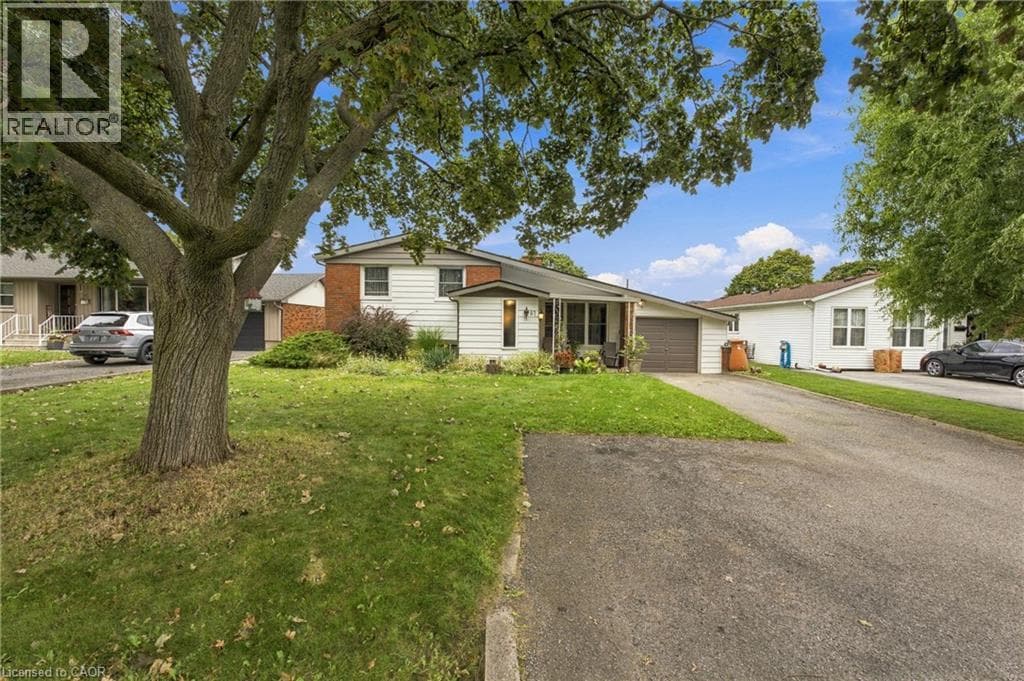 Single Family at 67 WAKELIN Terrace, St. Catharines, Ontario - Photo 3 - RE/MAX Garden City Realty