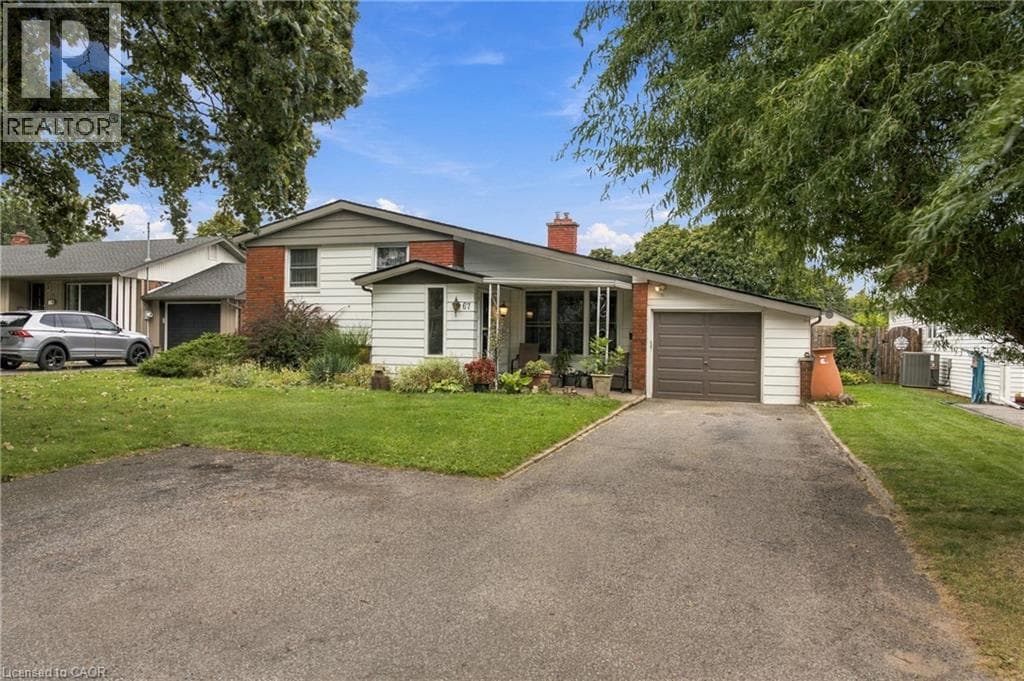 Single Family at 67 WAKELIN Terrace, St. Catharines, Ontario - Photo 4 - RE/MAX Garden City Realty