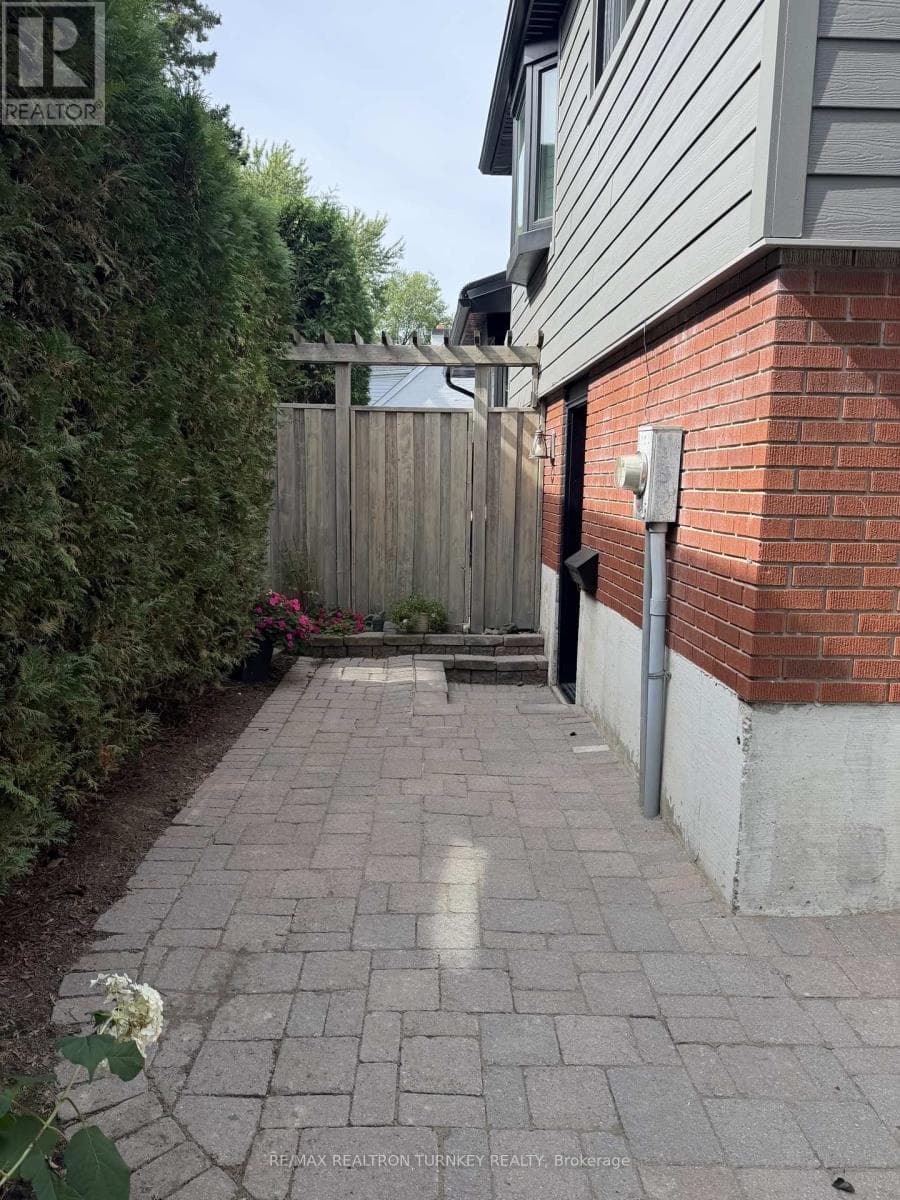 Single Family at Lower- 310 Queen Street, Newmarket (Central Newmarket), Ontario - Photo 4 - RE/MAX Garden City Realty