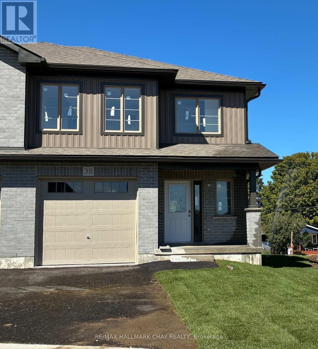 38 Strath Crescent