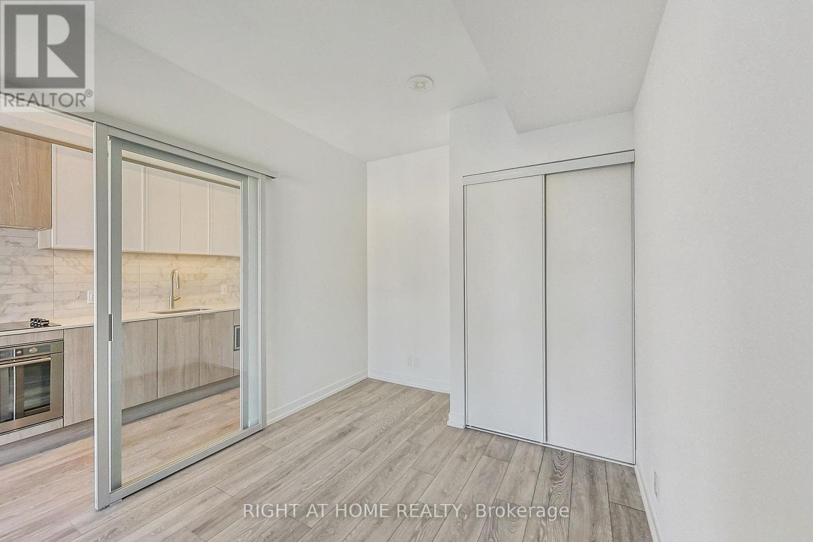 Single Family at 519- 2020 Bathurst Street, Toronto (Humewood-Cedarvale), Ontario - Photo 10 - RE/MAX Garden City Realty