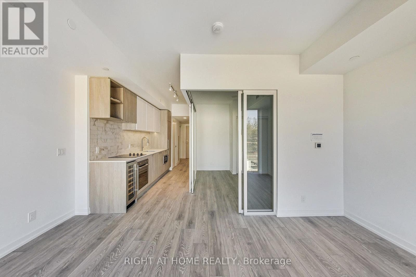 Single Family at 519- 2020 Bathurst Street, Toronto (Humewood-Cedarvale), Ontario - Photo 6 - RE/MAX Garden City Realty