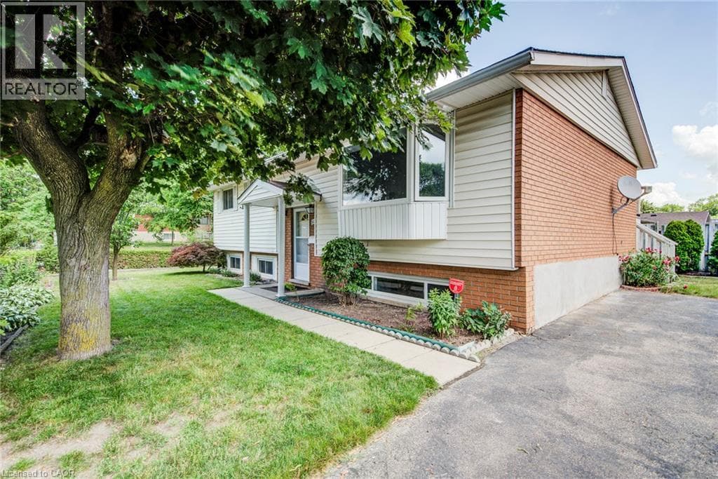 Single Family at 602 HIGHPOINT Avenue, Waterloo, Ontario - Photo 2 - RE/MAX Garden City Realty
