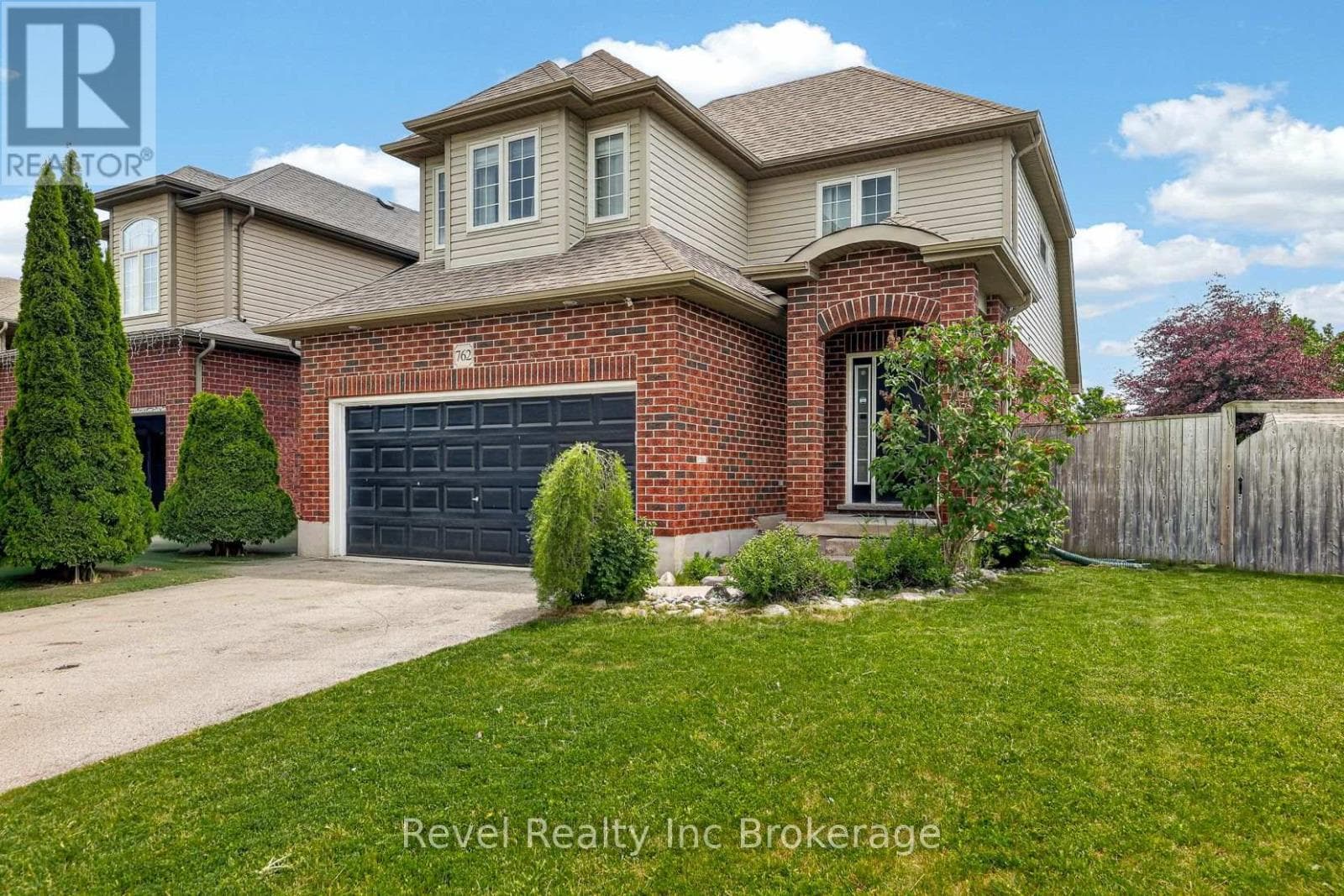 762 Frontenac Crescent