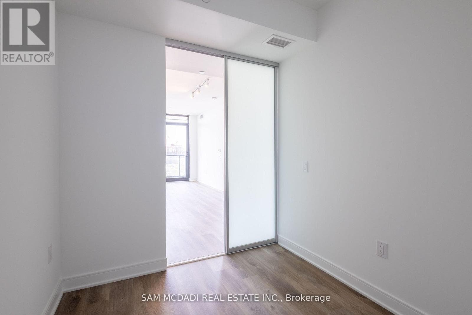 Single Family at 1517- 86 Dundas Street, Mississauga (Cooksville), Ontario - Photo 10 - RE/MAX Garden City Realty