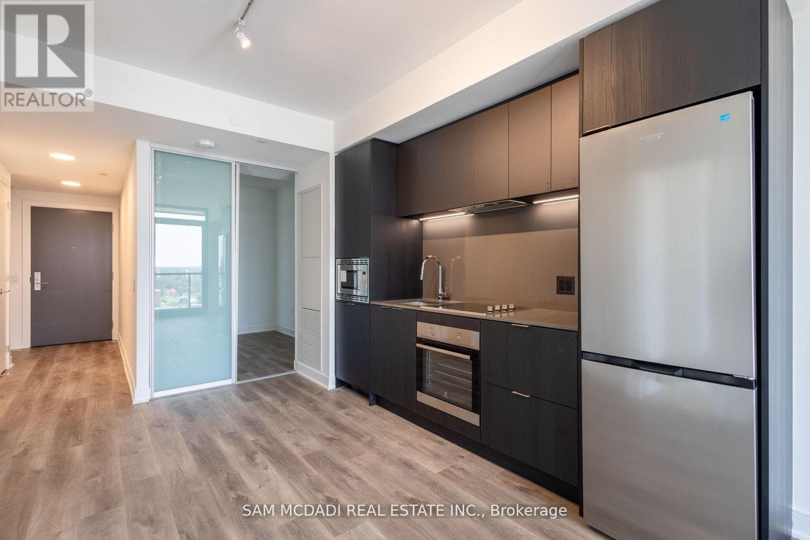 Single Family at 1517- 86 Dundas Street, Mississauga (Cooksville), Ontario - Photo 7 - RE/MAX Garden City Realty