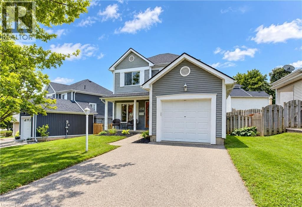 Single Family at 253 NEWPORT Place, Waterloo, Ontario - Photo 3 - RE/MAX Garden City Realty
