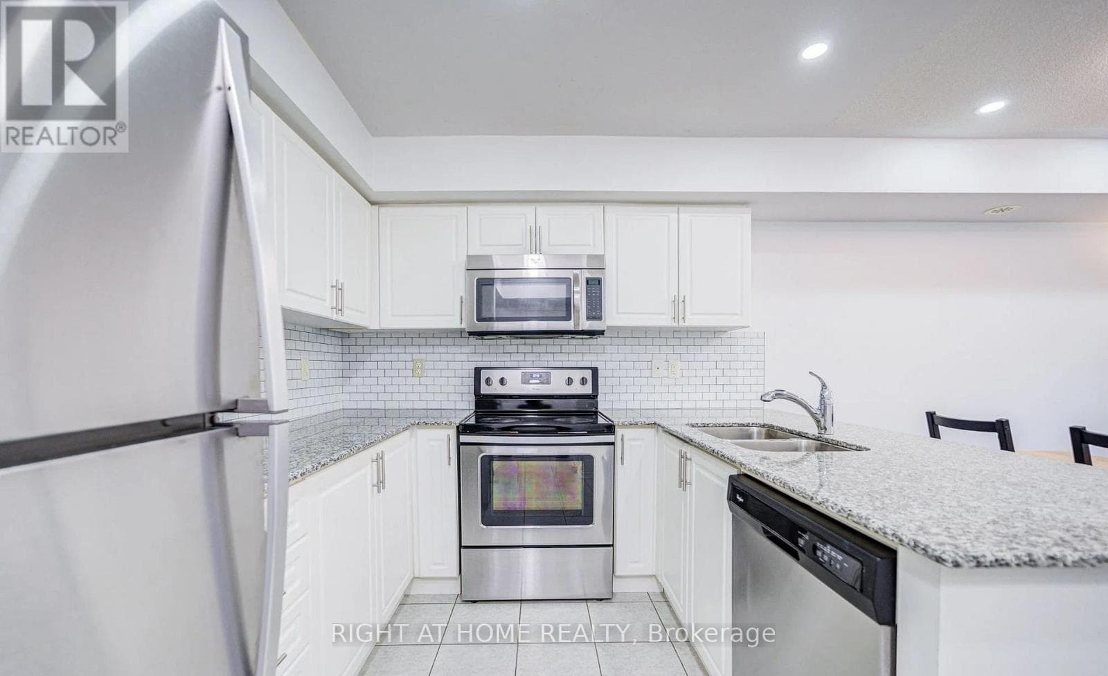 Single Family at #17- 2484 Post Road, Oakville (RO River Oaks), Ontario - Photo 6 - RE/MAX Garden City Realty