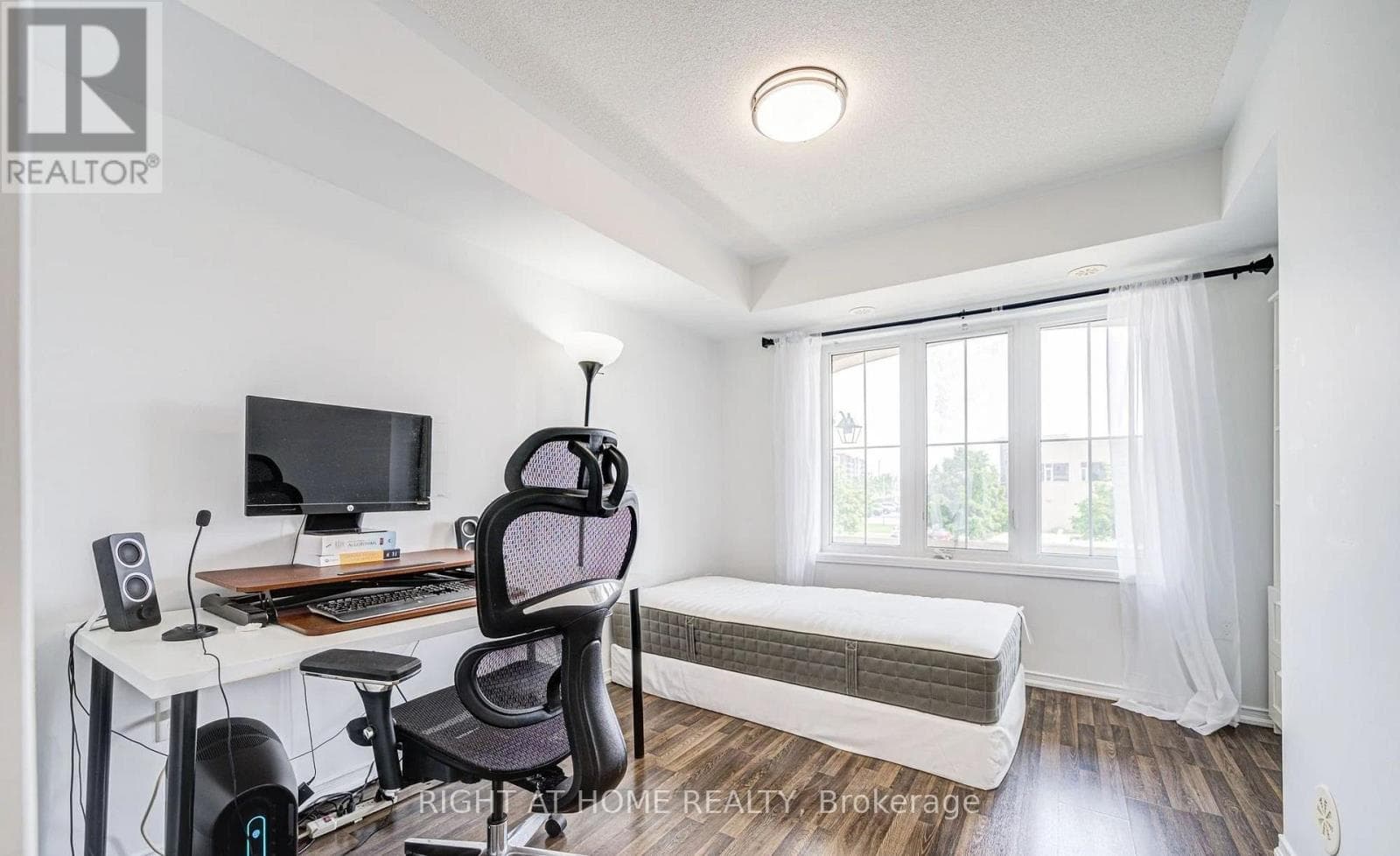 Single Family at #17- 2484 Post Road, Oakville (RO River Oaks), Ontario - Photo 8 - RE/MAX Garden City Realty