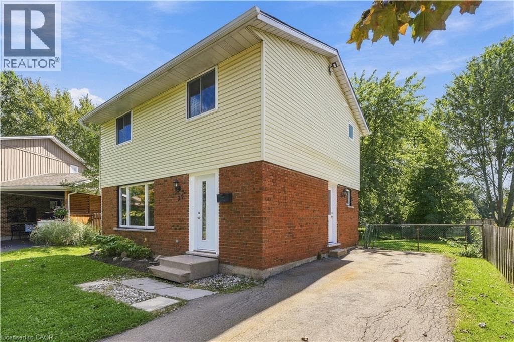 Single Family at 27 CUMMINGTON Place, Welland, Ontario - Photo 4 - RE/MAX Garden City Realty