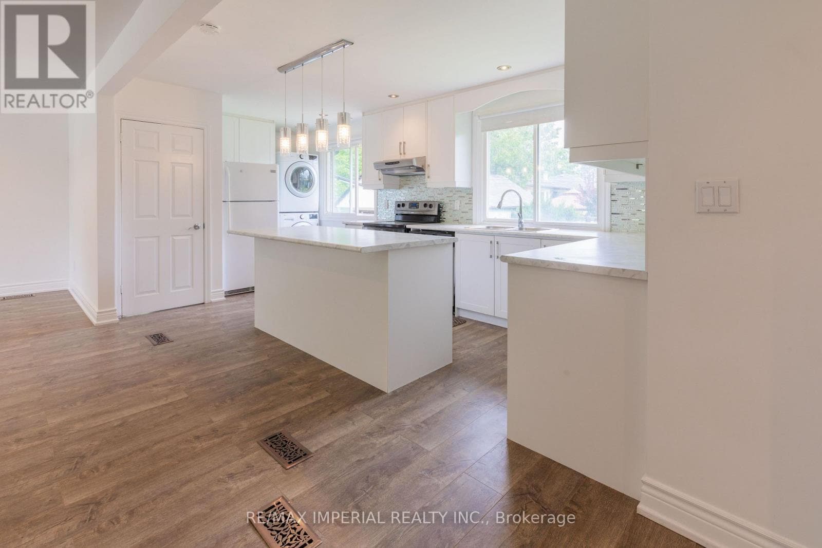 Single Family at Main- 388 Becker Road, Richmond Hill (Crosby), Ontario - Photo 7 - RE/MAX Garden City Realty