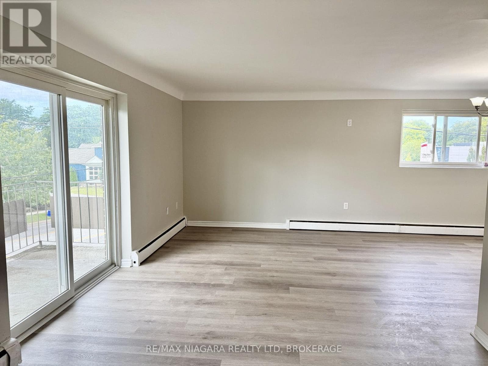 Single Family at 7- 286 VINE Street, St. Catharines (Carlton/Bunting), Ontario - Photo 7 - RE/MAX Garden City Realty