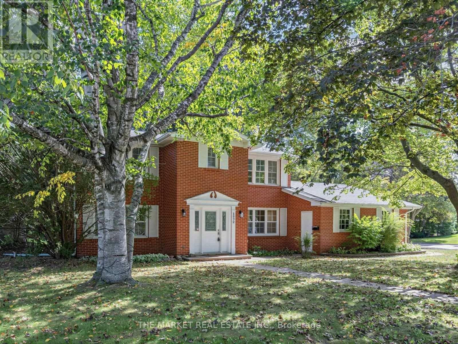 Single Family at 1572 Atrium Court, Mississauga (Sheridan), Ontario - Photo 2 - RE/MAX Garden City Realty