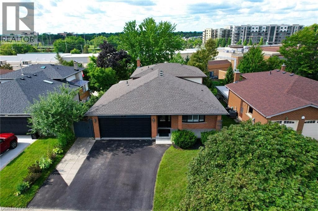Single Family at 60 EBYDALE Drive, Kitchener, Ontario - Photo 4 - RE/MAX Garden City Realty
