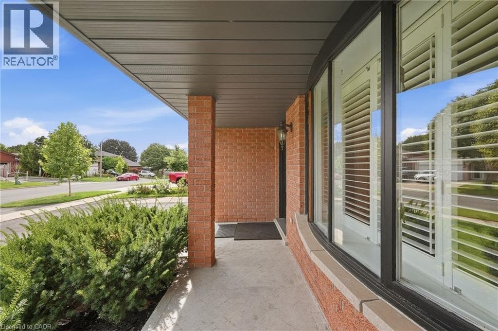 Single Family at 60 EBYDALE Drive, Kitchener, Ontario - Photo 5 - RE/MAX Garden City Realty