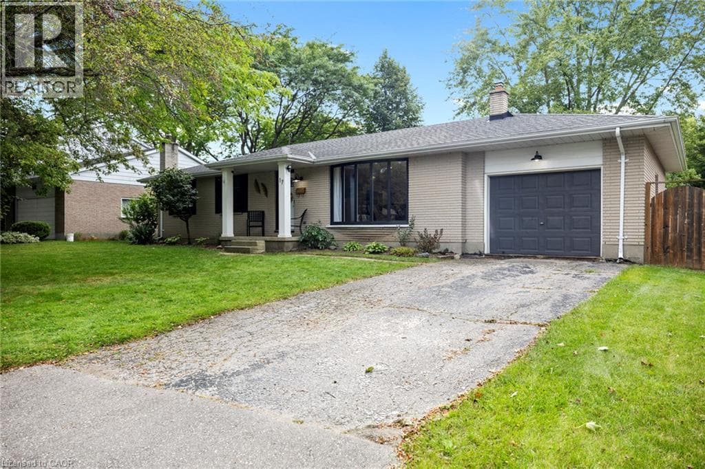 Single Family at 17 BUTLER Drive, St. Thomas, Ontario - Photo 4 - RE/MAX Garden City Realty