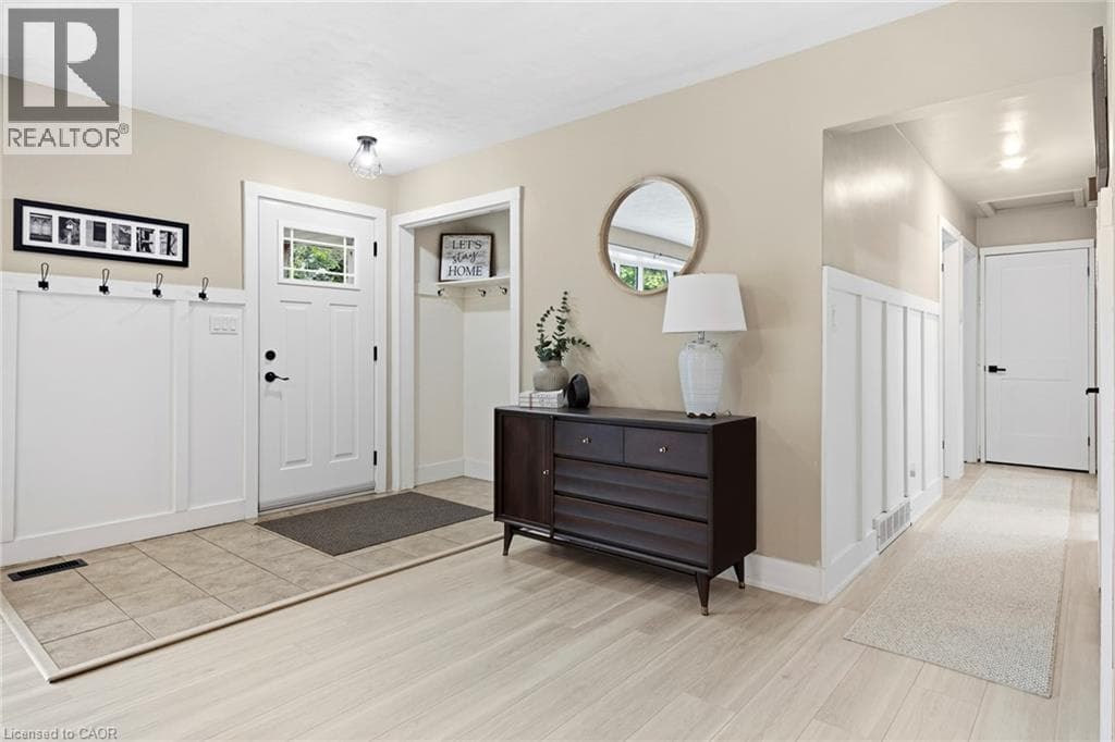 Single Family at 17 BUTLER Drive, St. Thomas, Ontario - Photo 7 - RE/MAX Garden City Realty