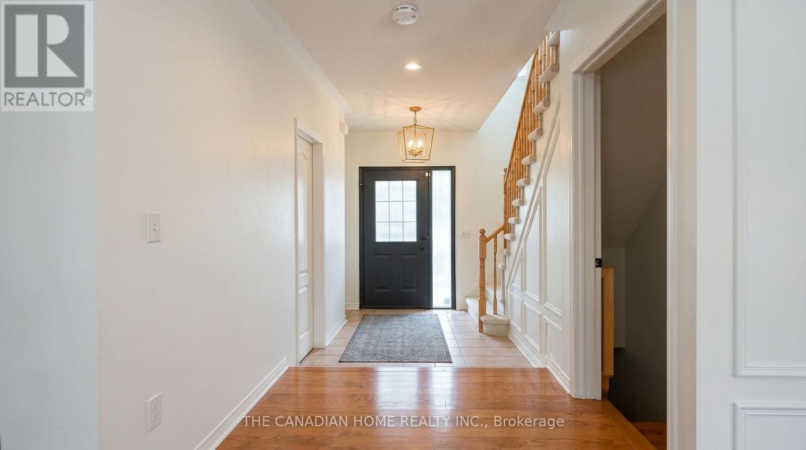 Single Family at 98- 833 Scollard Court, Mississauga (East Credit), Ontario - Photo 4 - RE/MAX Garden City Realty