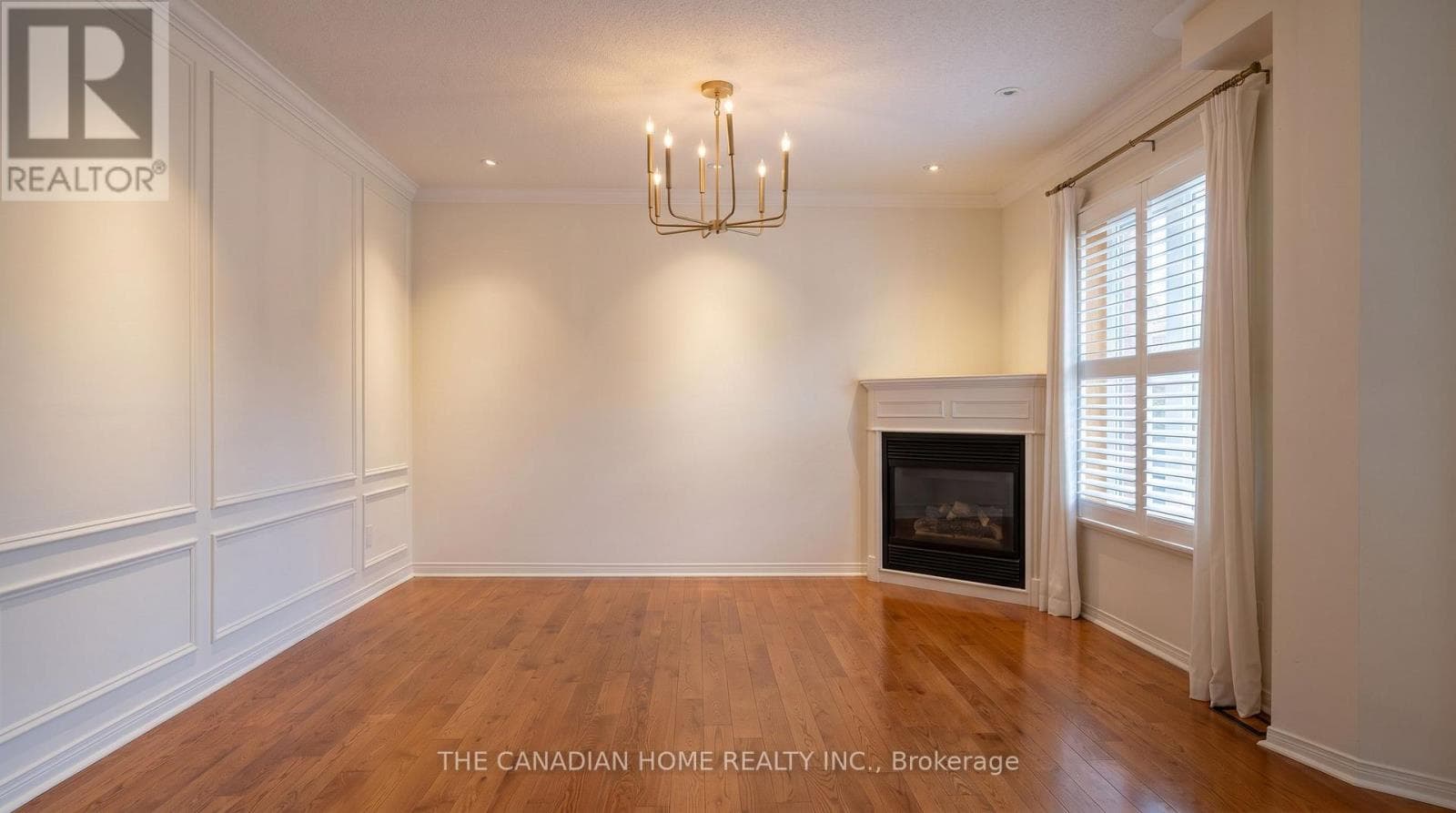 Single Family at 98- 833 Scollard Court, Mississauga (East Credit), Ontario - Photo 6 - RE/MAX Garden City Realty