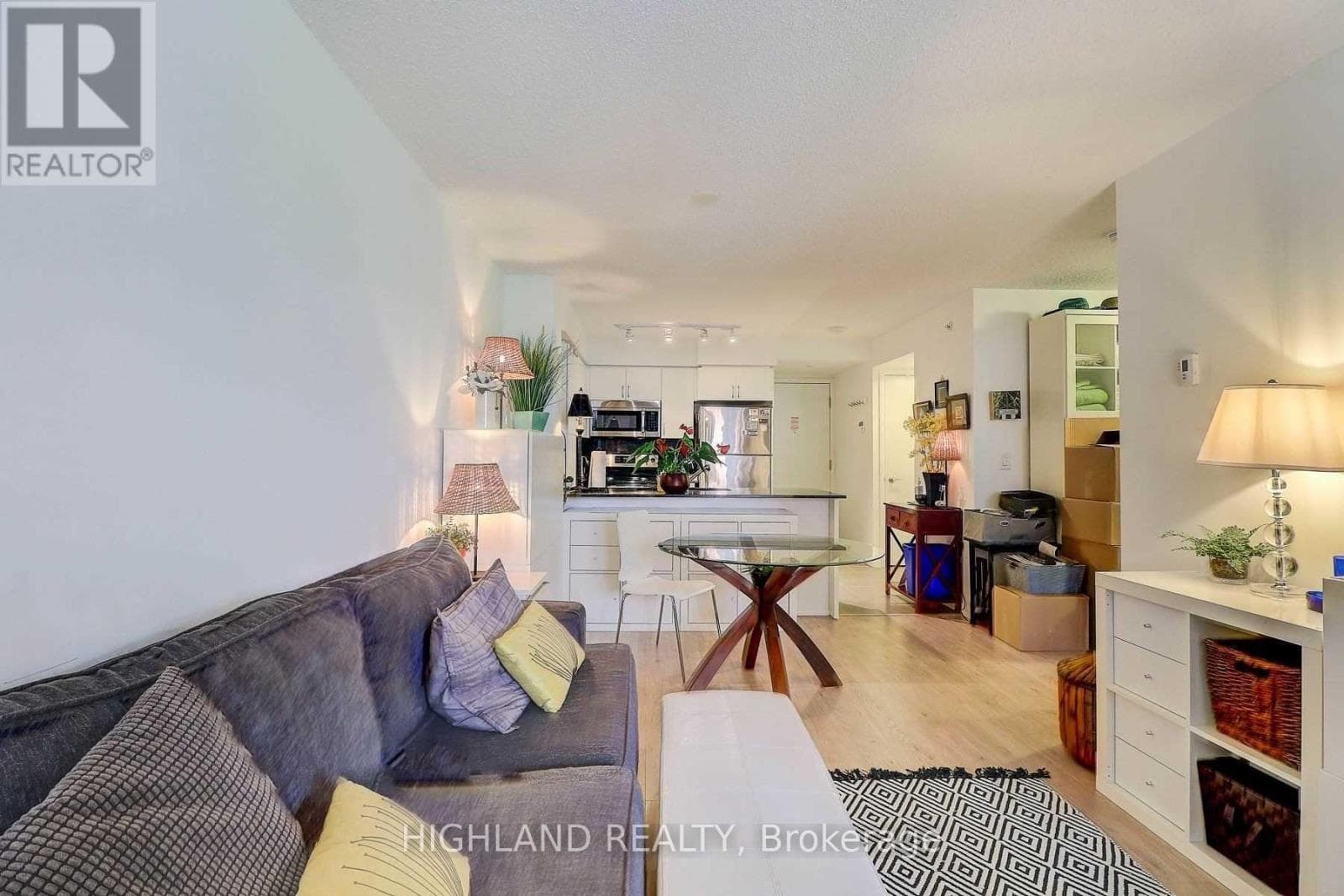 Single Family at 303- 800 Lawrence Avenue, Toronto (Yorkdale-Glen Park), Ontario - Photo 10 - RE/MAX Garden City Realty