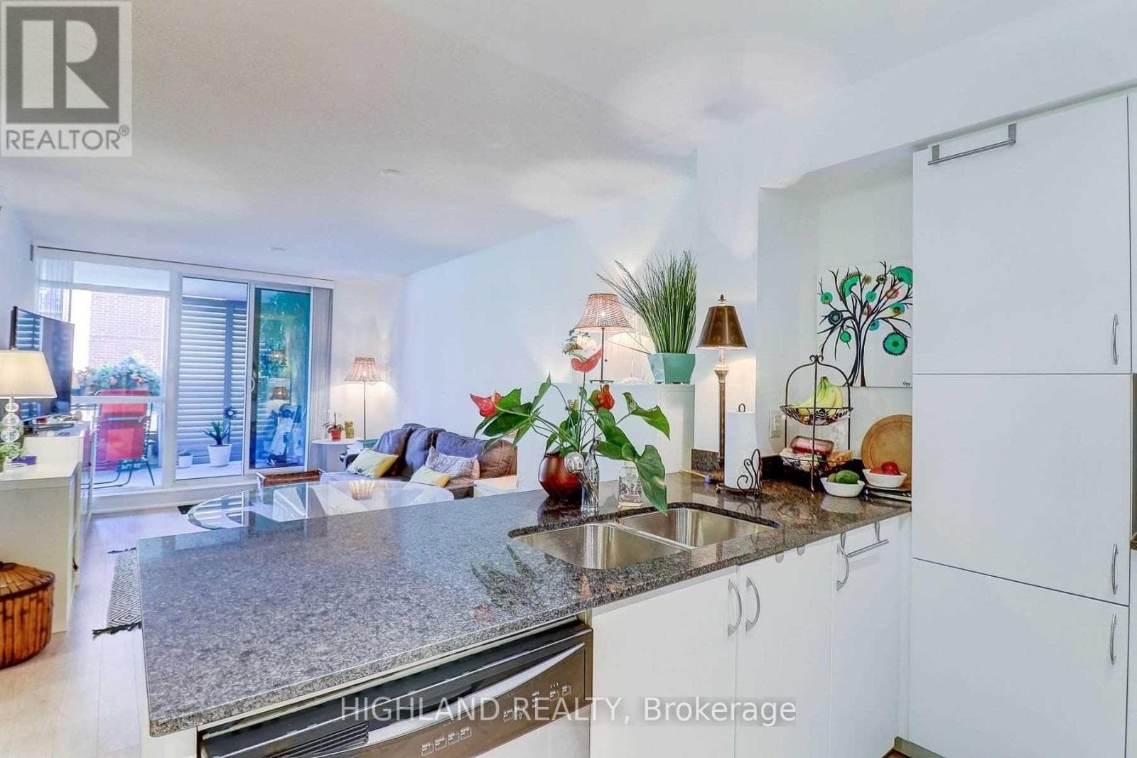 Single Family at 303- 800 Lawrence Avenue, Toronto (Yorkdale-Glen Park), Ontario - Photo 6 - RE/MAX Garden City Realty
