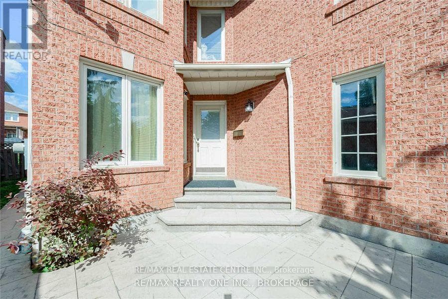 Single Family at Upper- 6197 Duford Drive, Mississauga (East Credit), Ontario - Photo 3 - RE/MAX Garden City Realty