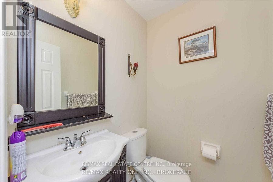 Single Family at Upper- 6197 Duford Drive, Mississauga (East Credit), Ontario - Photo 8 - RE/MAX Garden City Realty