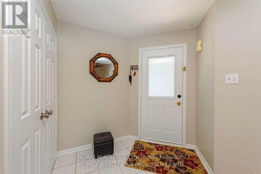 Single Family at Upper- 6197 Duford Drive, Mississauga (East Credit), Ontario - Photo 4 - RE/MAX Garden City Realty