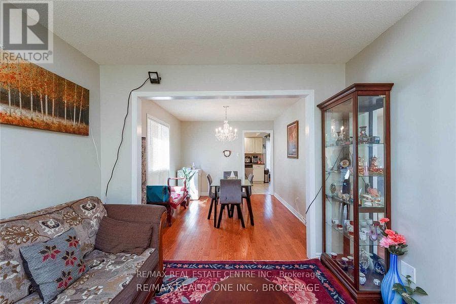Single Family at Upper- 6197 Duford Drive, Mississauga (East Credit), Ontario - Photo 10 - RE/MAX Garden City Realty