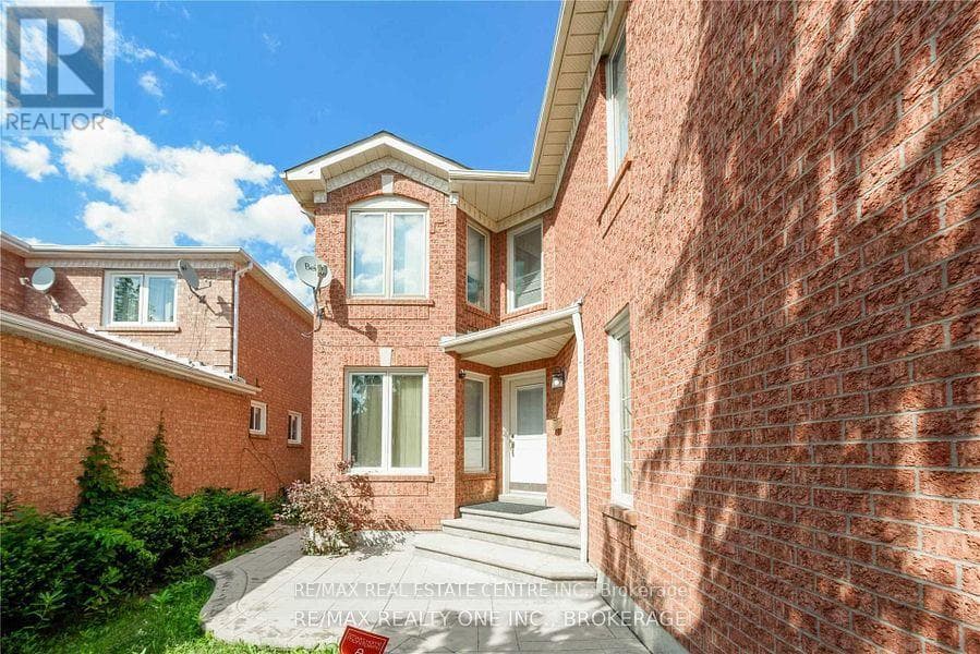 Single Family at Upper- 6197 Duford Drive, Mississauga (East Credit), Ontario - Photo 2 - RE/MAX Garden City Realty