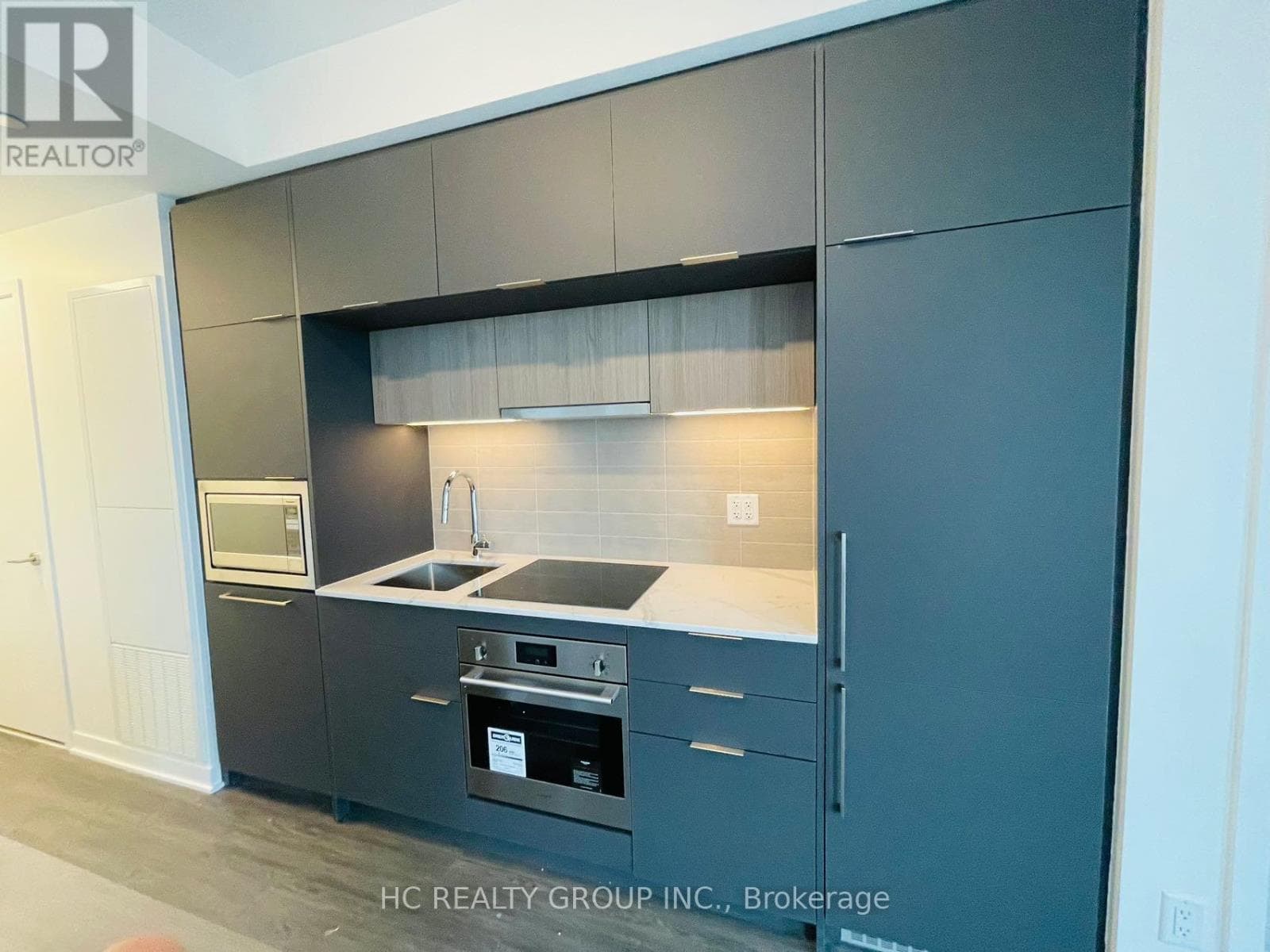 Single Family at 708- 185 Alberta Avenue, Toronto (Oakwood Village), Ontario - Photo 5 - RE/MAX Garden City Realty
