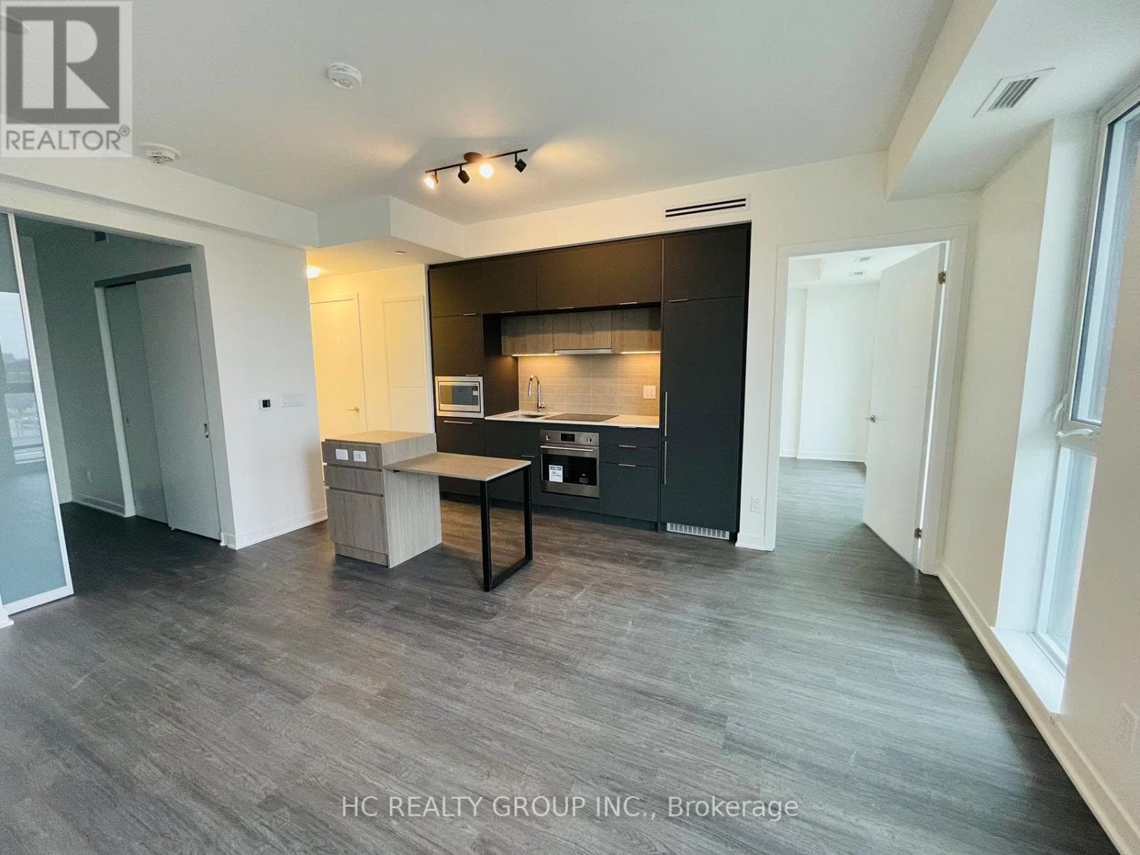 Single Family at 708- 185 Alberta Avenue, Toronto (Oakwood Village), Ontario - Photo 6 - RE/MAX Garden City Realty