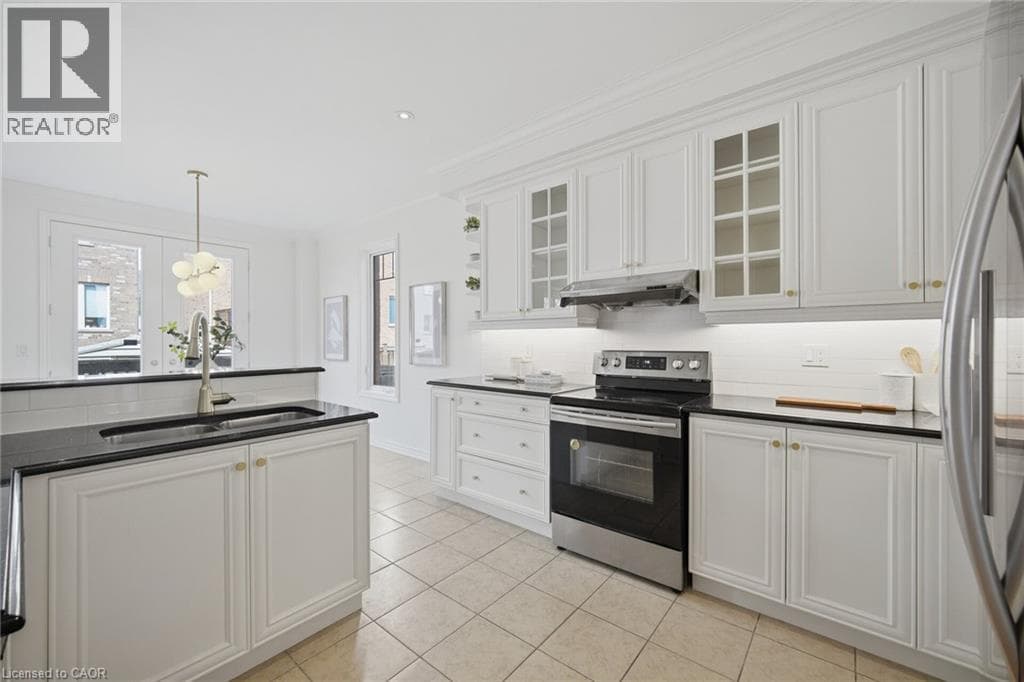 Single Family at 8 FARMHOUSE Crescent, Richmond Hill, Ontario - Photo 7 - RE/MAX Garden City Realty