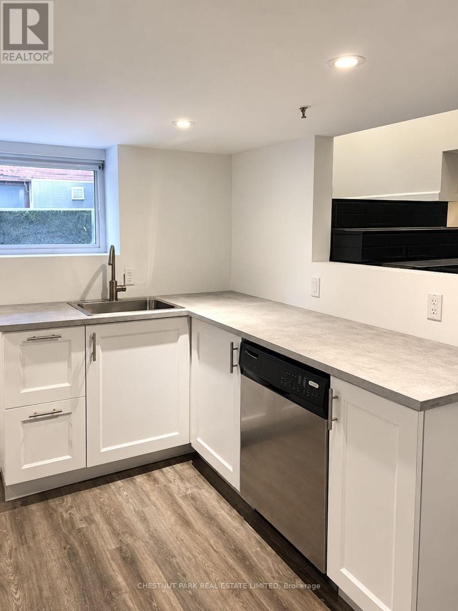 Multi-family at Lower- 26 Strathgowan Avenue, Toronto (Lawrence Park South), Ontario - Photo 3 - RE/MAX Garden City Realty