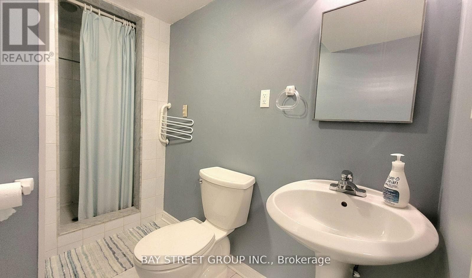 Single Family at Lower- 37 Sir Bodwin Place, Markham (Markham Village), Ontario - Photo 10 - RE/MAX Garden City Realty