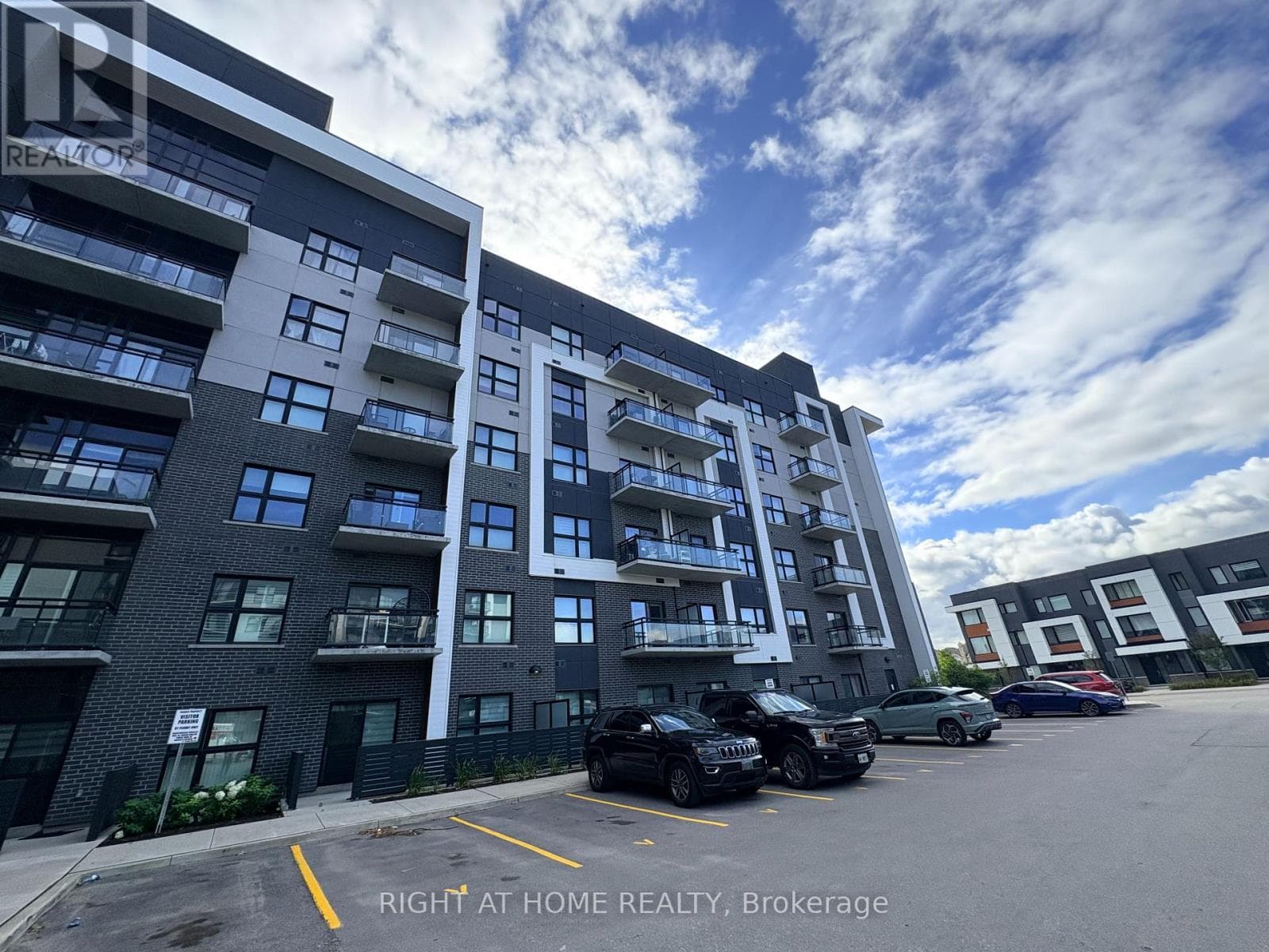 Single Family at 527- 102 GROVEWOOD Common, Oakville (GO Glenorchy), Ontario - Photo 1 - RE/MAX Garden City Realty