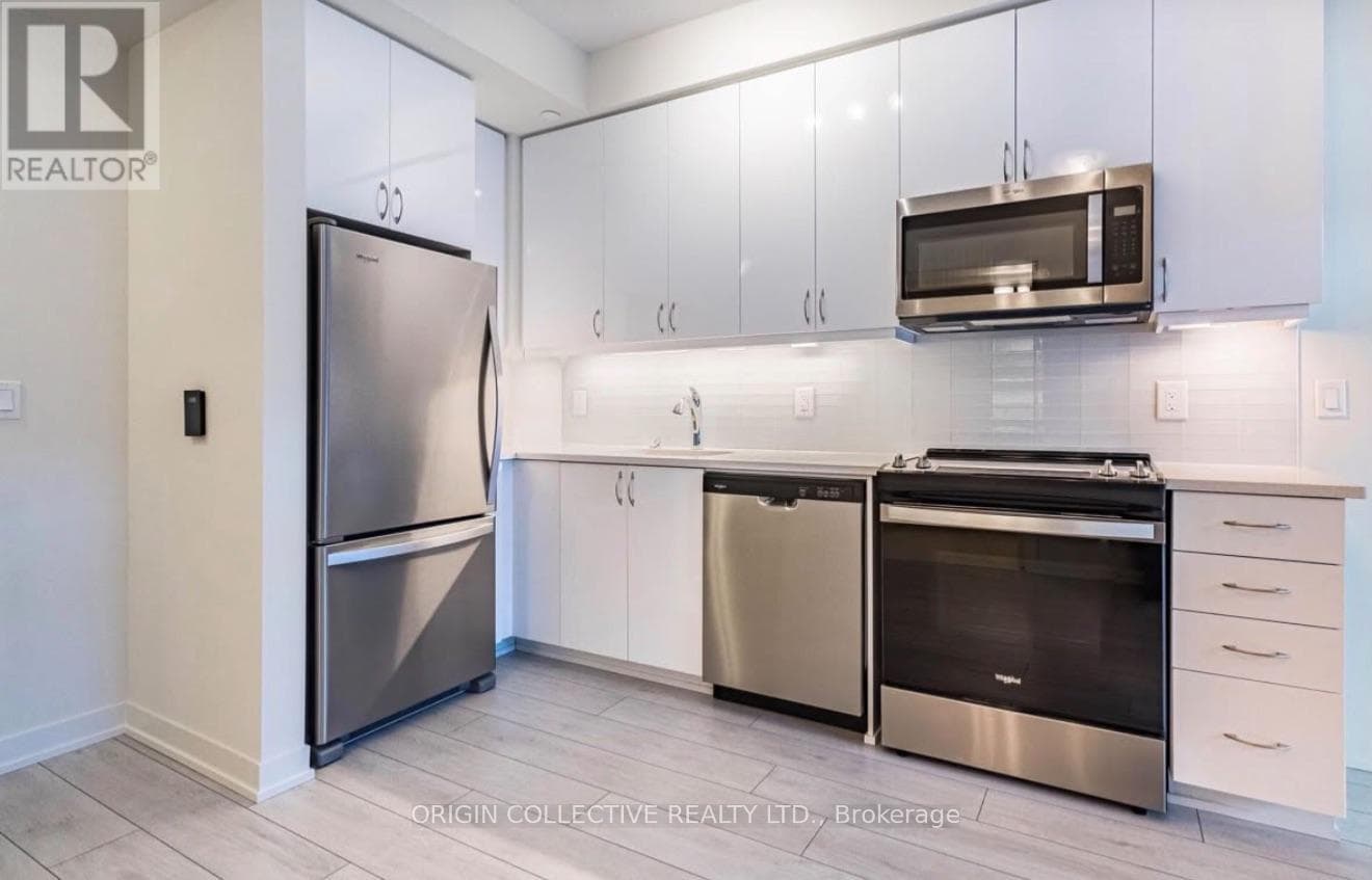 Single Family at 810- 38 Annie Craig Drive, Toronto (Mimico), Ontario - Photo 2 - RE/MAX Garden City Realty