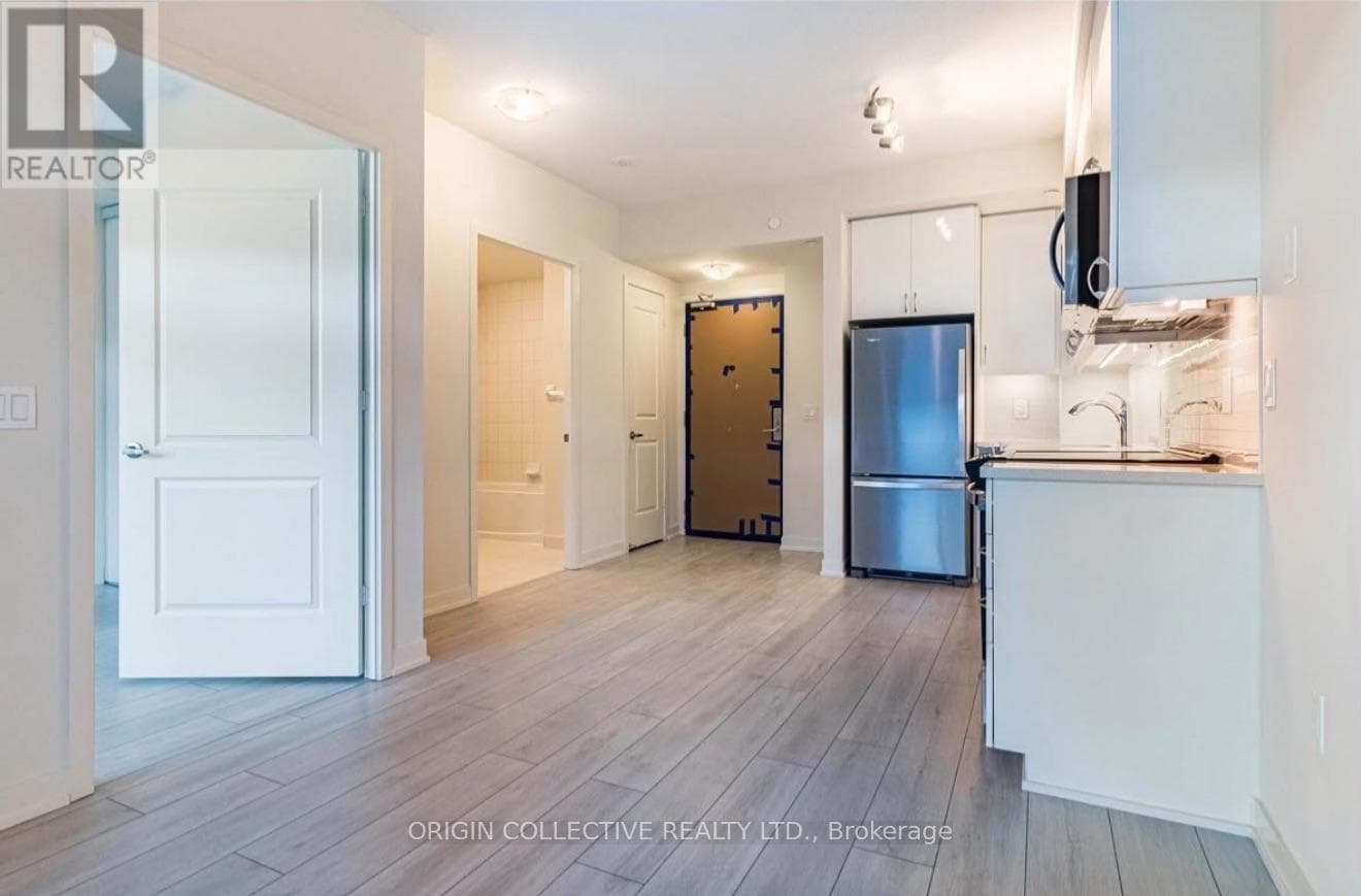 Single Family at 810- 38 Annie Craig Drive, Toronto (Mimico), Ontario - Photo 4 - RE/MAX Garden City Realty