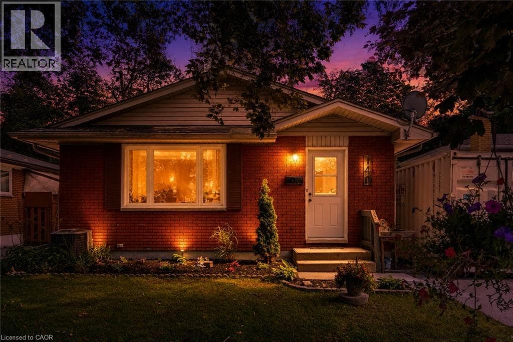 Single Family at 140 ARROWHEAD Crescent, Kitchener, Ontario - Photo 2 - RE/MAX Garden City Realty