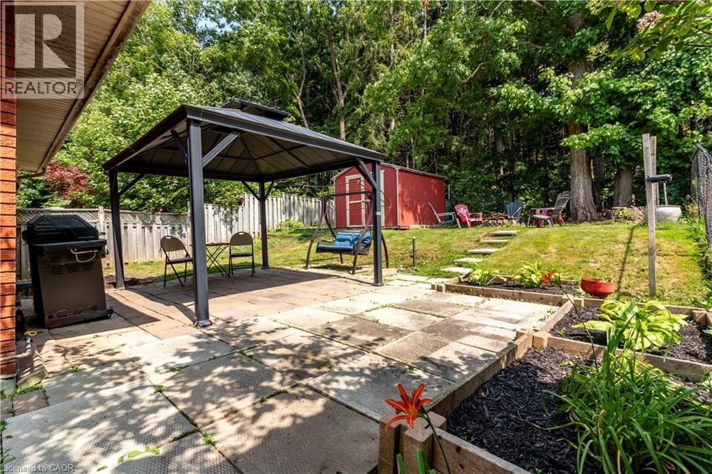 Single Family at 140 ARROWHEAD Crescent, Kitchener, Ontario - Photo 5 - RE/MAX Garden City Realty