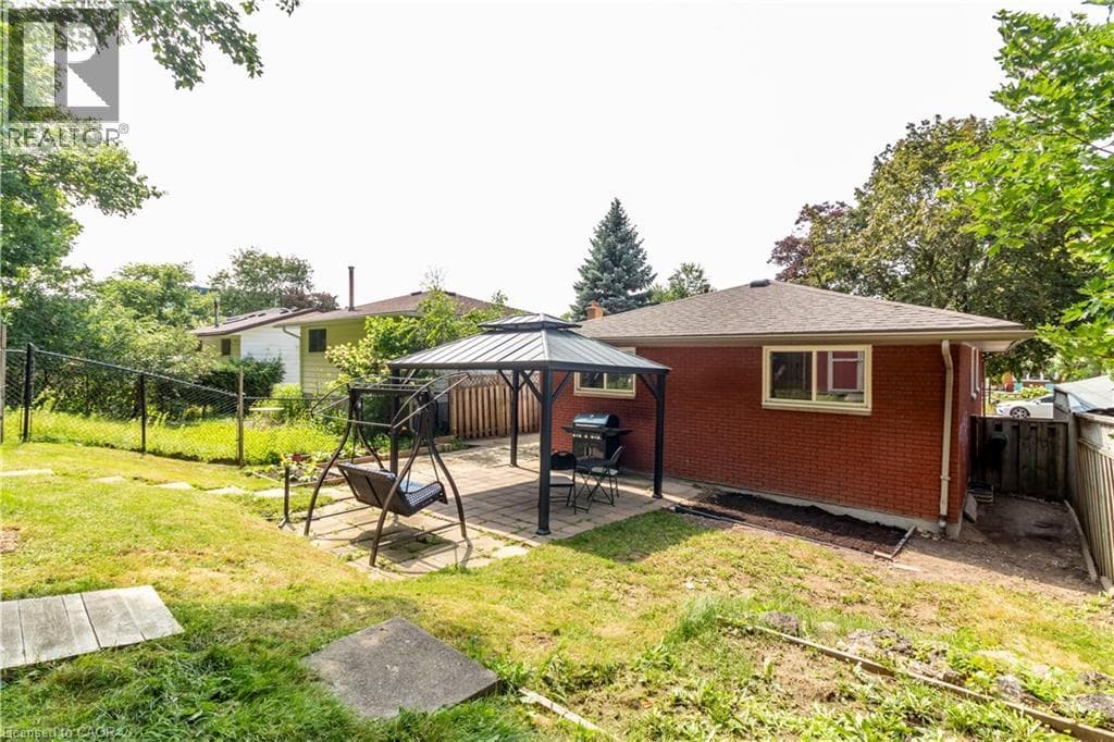 Single Family at 140 ARROWHEAD Crescent, Kitchener, Ontario - Photo 8 - RE/MAX Garden City Realty