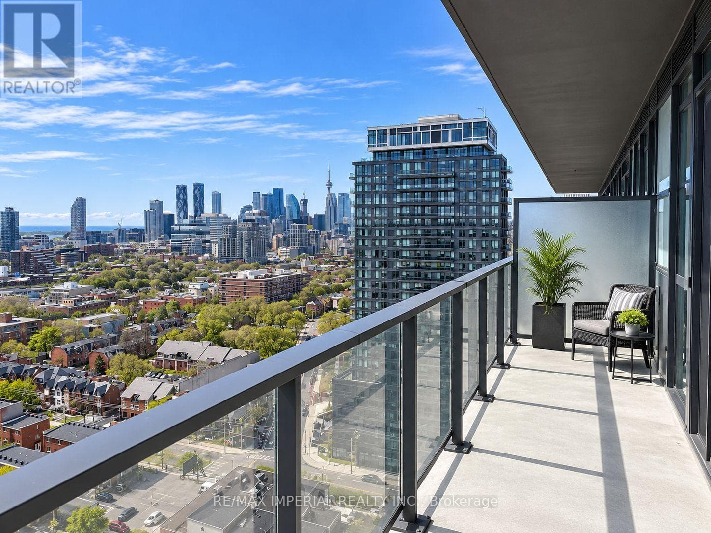 Single Family at 2302- 5 Defries Street, Toronto (Regent Park), Ontario - Photo 9 - RE/MAX Garden City Realty