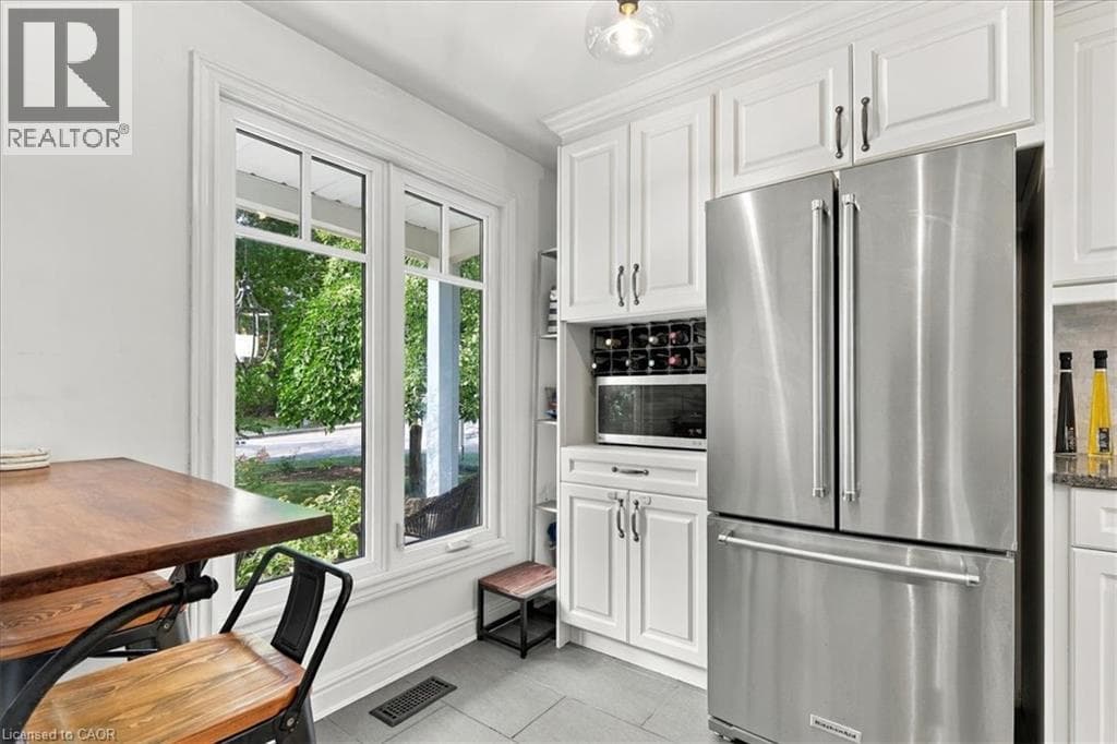Single Family at 258 NEWPORT Place, Waterloo, Ontario - Photo 10 - RE/MAX Garden City Realty