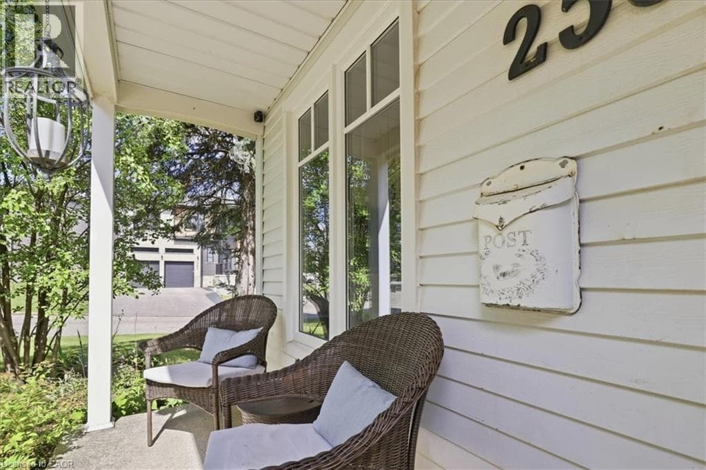 Single Family at 258 NEWPORT Place, Waterloo, Ontario - Photo 5 - RE/MAX Garden City Realty