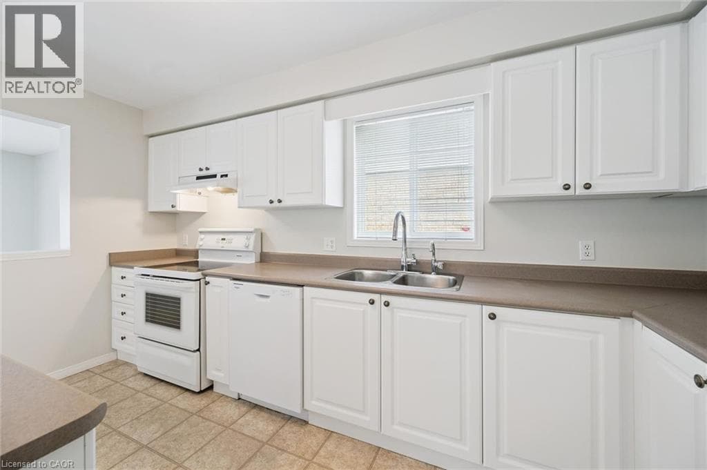 Single Family at 526 THORNVIEW Place, Waterloo, Ontario - Photo 8 - RE/MAX Garden City Realty