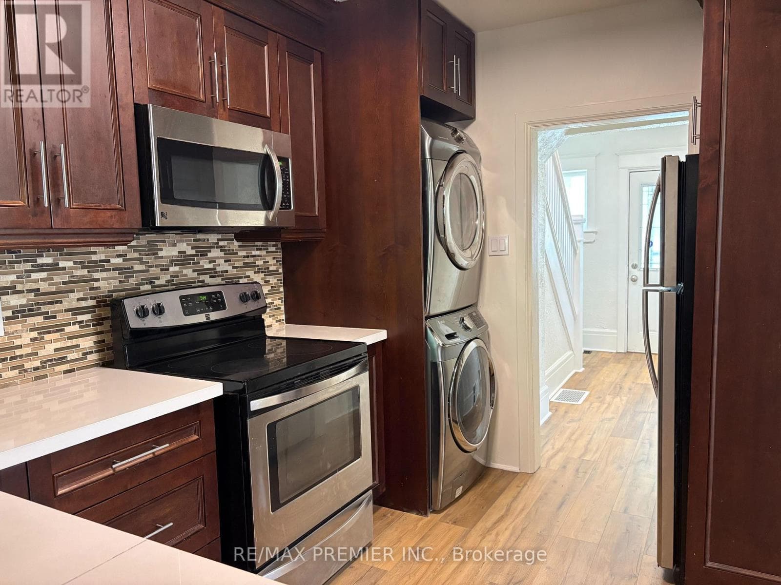 Single Family at 33 Royal York Road, Toronto (Mimico), Ontario - Photo 4 - RE/MAX Garden City Realty