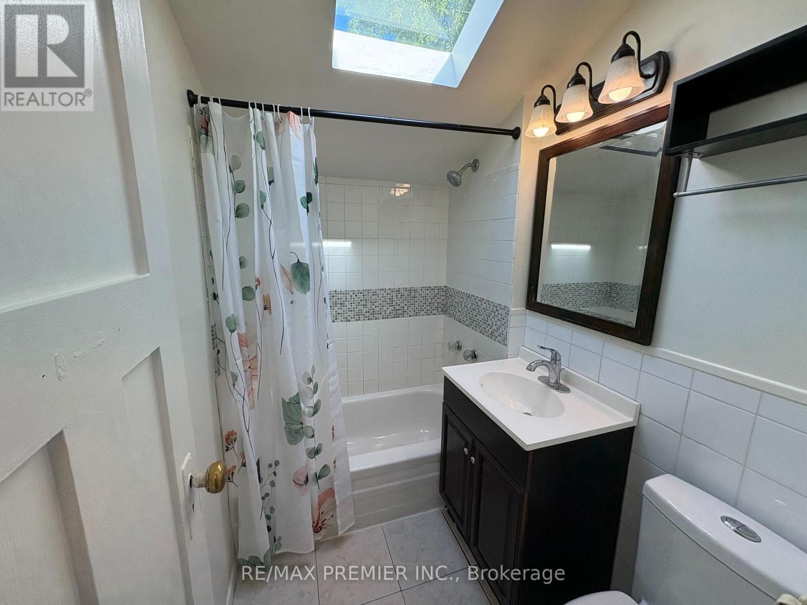 Single Family at 33 Royal York Road, Toronto (Mimico), Ontario - Photo 8 - RE/MAX Garden City Realty